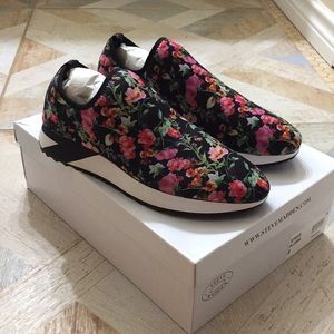Steve Madden floral tennis shoes